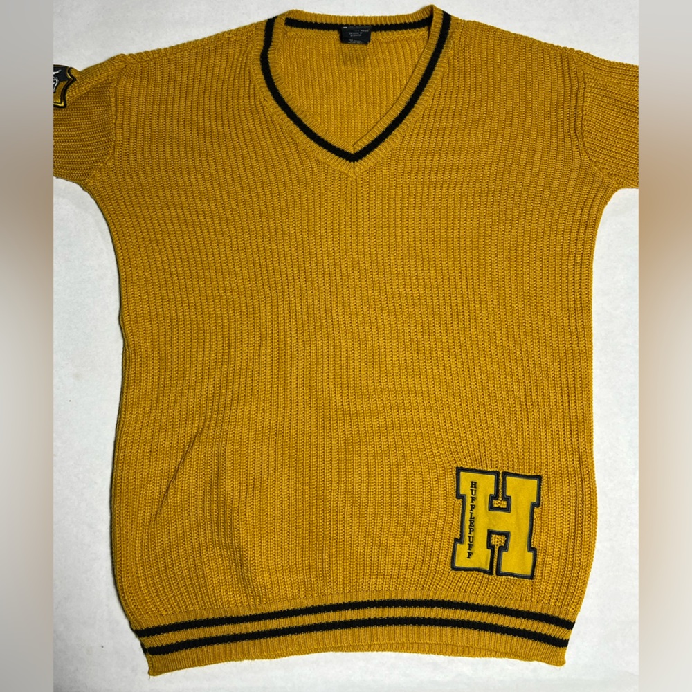 Harry Potter Hufflepuff house long sweater size medium.
